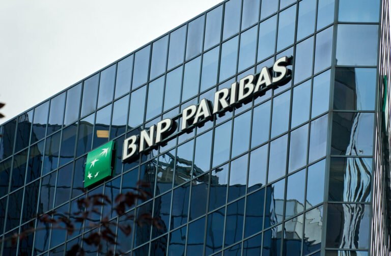 banque bnp paribas maroc bureau moderne client satisfait