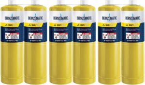 bouteilles de gaz avec etiquettes de prix colorees