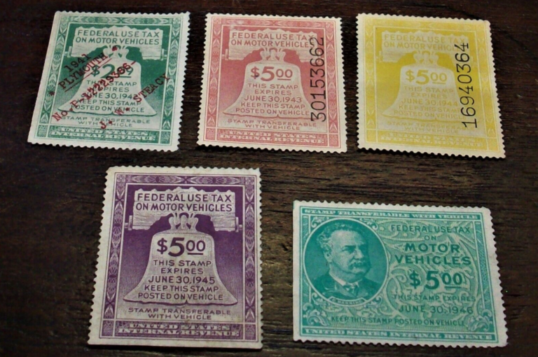 bureau de poste avec tampons fiscaux visibles