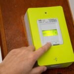 compteur-linky-numerique-sur-mur-electrique-moderne