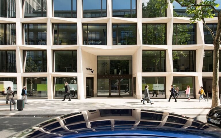 Comment Trouver Une Agence Caisse d'Épargne Au Teil 32 facade agence bancaire moderne en centre ville