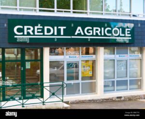 facade dagence bancaire credit agricole pougues