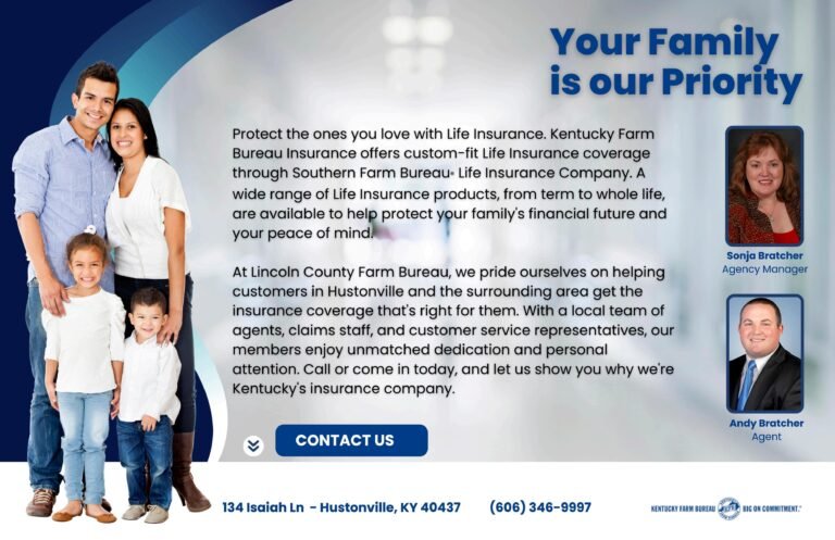 famille sereine entouree dun conseiller assurance