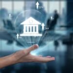 Quelle Banque Se Cache Derrière Boursorama Banque logo-bancaire-flottant-dans-une-main-digitale