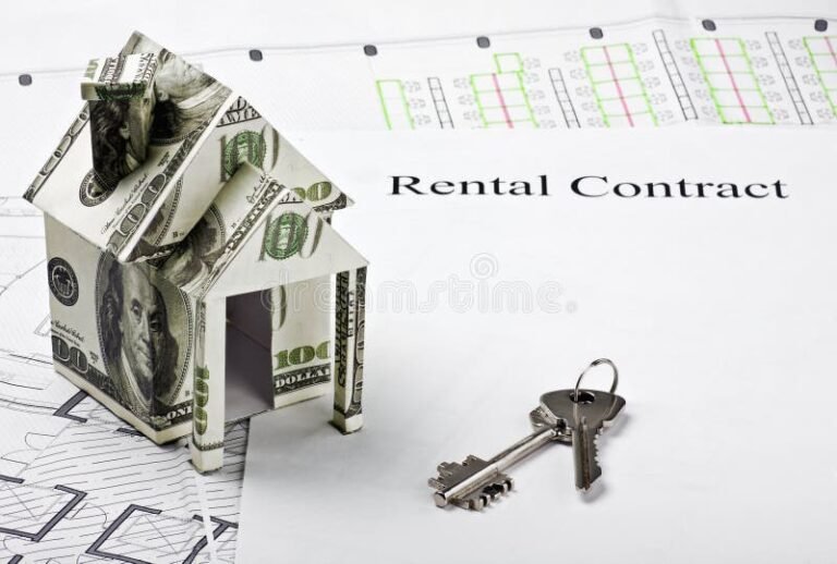 maison moderne avec cles et contrats bancaires