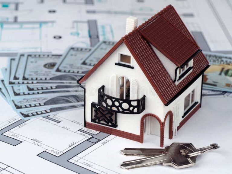 maison moderne avec plans et cles immobilieres