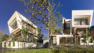 maison neuve moderne en zone urbaine calme