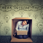 Combien D'Assurance Vie Peut-On Souscrire Par Personne personne-reflechissant-avec-plusieurs-polices-assurance-vie