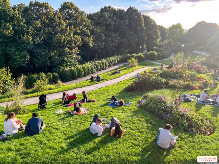 Quelle Assurance Retraite Choisir en Île-de-France pour Bien Préparer Son Avenir 43 personnes agees heureuses en ile de france paysage