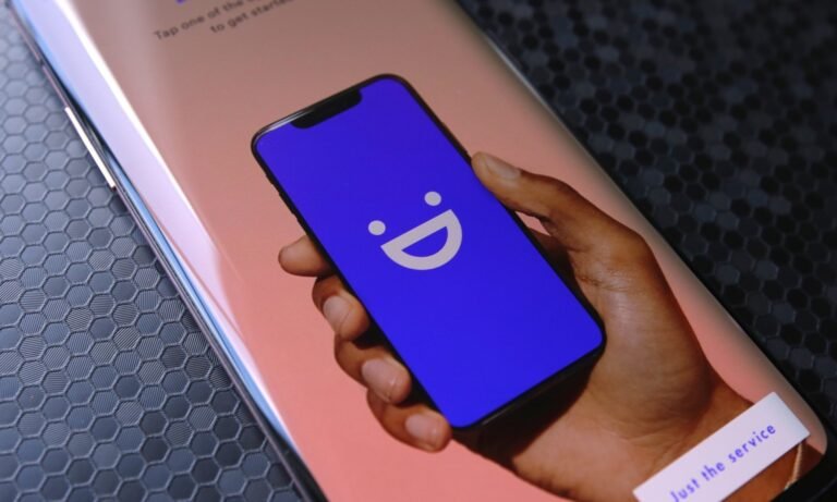 Quelles Sont Les Meilleures Offres De Téléphonie Mobile Proposées Par Le CIC 33 smartphone moderne avec couverture reseau visible