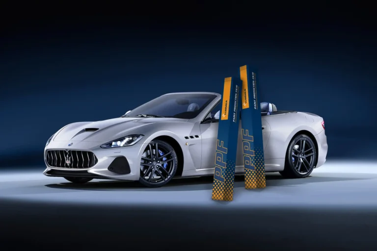 voiture avec bouclier de protection lumineux